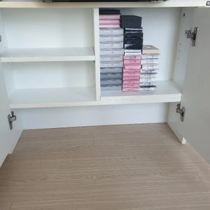 필웰 수납 화장대 상부장 팝니다.