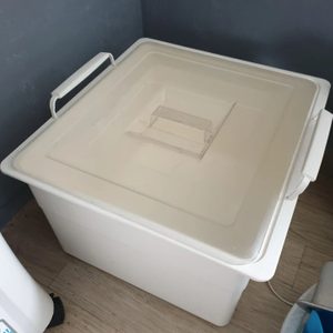 손잡이수납함 15900원에사서 사용 깨끗이하다 싸게내놔여 옷수납 다용도수납가능 가로47 세로43 높이30