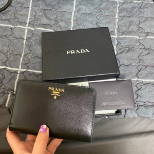 프라다 사피아노 중지갑 (보증서,박스 있음)