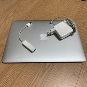 맥북에어 2013 13인치 CPU i5/ DDR3 4GB/ SSD 256GB