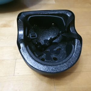 전동 킥보드용 헬멧 팝니다