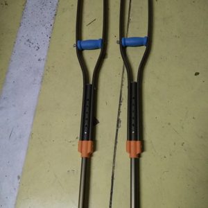어린이목발 5천 (성인목발 신품급 1.5만)