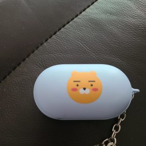 갤럭시 버즈+블루를 구매하게 되어서 갤럭시 버즈 검은색 팝니다.