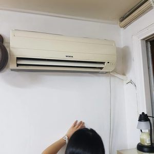 위니아 벽걸이 에어컨 6평형 현재잘사용중이고 사시면 분리해드립니다 시간되면 배달해드릴께요
