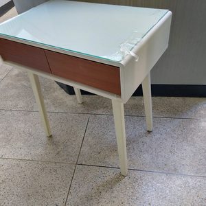 수납테이블,화장대,탁자,서랍장,선반,선반장,다용도장,인테리어테이블,모던테이블,티테이블