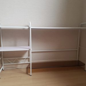 컴퓨터책상 선반. 다용도 선반.