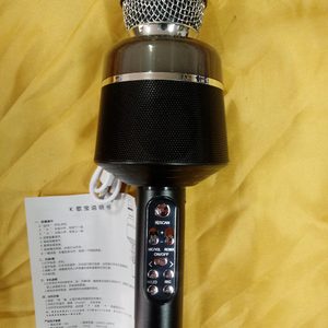 블루투스 마이크.검정.(불빛나오는 마이크)새것.사진 참고하세요.