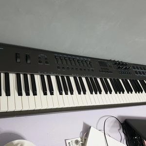 넥타 마스터키보드 88건반(마스터키보드인거 확인하세요) 한번도 안쓴거 150,000원에 판매합니다.