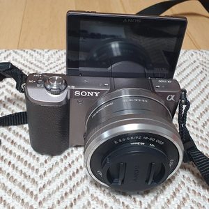Sony a5100(쏘니 a5100) + 16-50렌즈 + 부속품 + 가죽케이스 미러리스 카메라