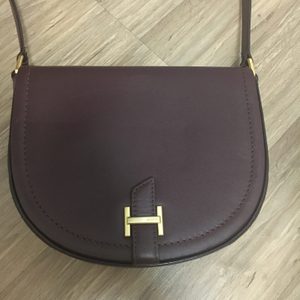 헤지스 숄더백 여성가방 와인색 핸드백 크로스백 가방 여성가방 반달크로스