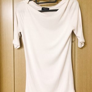 흰색 반팔티/니트 반팔티/5부 반팔티/입술넥 반팔티