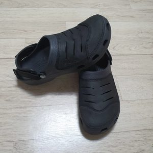 285 크록스 정품 샌들 물놀이신발 285사이즈 깨끗해요