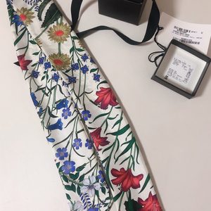 구찌 트윌리 팔아요. 스카프 쁘띠스카프 명품