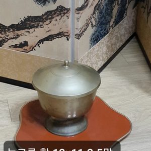 ●● 옛날 방짜 놋쇠 그릇 합
옛날 방짜 유기 놋쇠로 만들어진 그릇입니다.
전체적으로 상태가 좋고 예쁩니다.