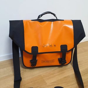 브롬톤 오백 오렌지 색상 판매합니다. 브롬톤 O 가방