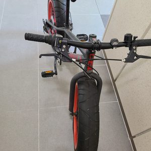 첼로 아동용 팻바이크 자전거 팻부스터 20인치 판매합니다