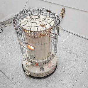 석유 난로 팝니다 석유통 포함 석유들어 있어요.