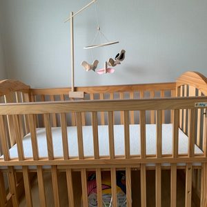 (아기침대)보니유아침대 + 보라나비 기저귀갈이대 + 이케아 셋샴 매트 + 리호네 아기침대커버 2장 + 모기장