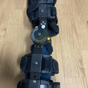 십자인대파열 무릎 수술시 필요 무릎보조기 무릎각도기 오른쪽용 L사이즈 구입가 20만원정도