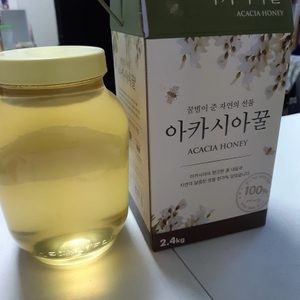 아카시아꿀100프로2.4Kg.마늘살짝쪄서제어드심.독감.코로나.면역에최고요지리산친척이직접꿀농사한것요.