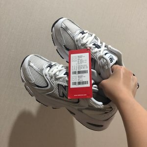 뉴발란스530 뉴발530 화이트 실버 230사이즈 여성운동화