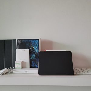 아이패드 프로3 11인치 256g wifi + 펜슬2 + 매직키보드 + 펜슬팁커버 + 충전기 + 케이스 3종