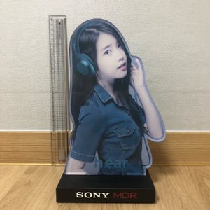 아이유 한정판. SONY 헤드셋거치대