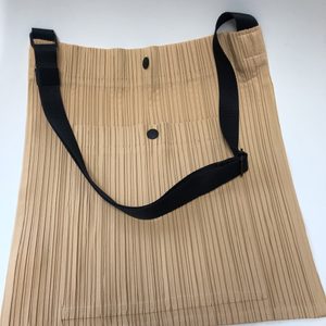 이세이미야케 플리츠 플리즈 라이트웨이트 플리츠 백