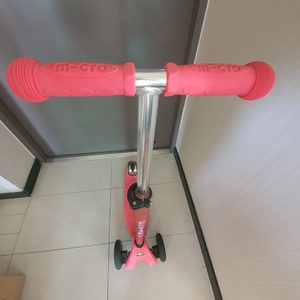마이크로 킥보드 맥시와 성인용 어반 수동 킥보드