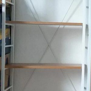 철재5단 책장선반2만원, 철재 옷정리선반3만원. 거의새거랍니다. 책장이나 옷정리하기 좋아요