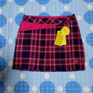 벤제프 골프치마(새것 13,000원),아우토반 등산쟈켓~완전새것25,000원,발렌키 등산 바지 새것10,000원