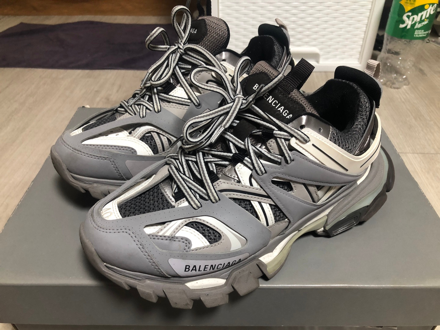 발렌시아가트랙슈즈 | 당근마켓 중고거래 발렌시아가트랙슈즈 | 당근마켓 중고거래