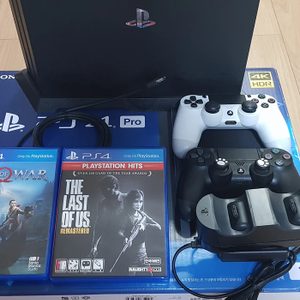 플스4 프로 ps4 pro 플레이스테이션4 프로 1테라 + 패드 1개 + 타이틀 2개 팝니다