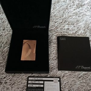 듀퐁 켜보기만한 새상품.159만원제품.저는 현대프리미엄에서 89만에샀어요.쓰던듀퐁 사용하고 아꼈는데~신랑~금연성공