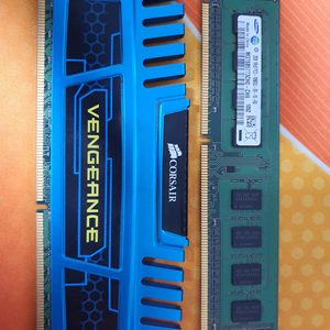 DDR3 커세어 4GB램 팝니다. 삼성램 DDR3 2GB램 팝니다.