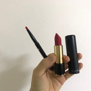 랑콤 립스틱 랑콤 압솔뤼 루즈 드라마마뜨 505
레드립 (랑콤 립펜슬 같이 드려요)