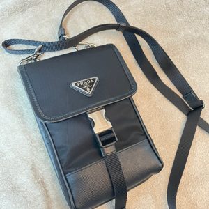 프라다 휴대폰가방 핸드폰가방 정품 중고