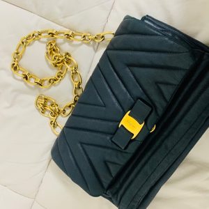 FERRAGAMO 페라가모 체인백 여성 가방 저렴하게 가져가세요-! (살바토레 페라가모 페레가모)