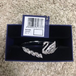 스와로브스키 팔찌 스와로브스키 SWAROVSKI SWAN LAKE 스완 로듐 플래팅 뱅글 팔찌
