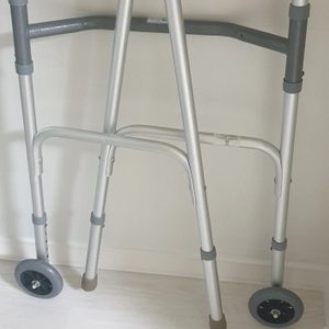 의료형 보행기/바퀴 보행기/노인보행기/보행차