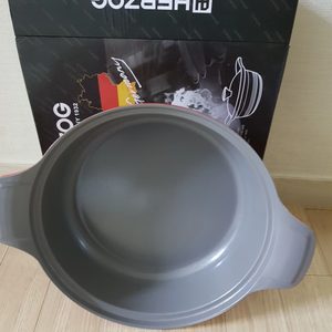 헤르조 전골냄비 한번도 사용안한 새 전골냄비입니다.