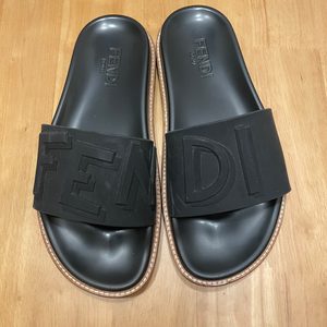 팬디 펜디 FENDI 슬리퍼 260 판매합니다.