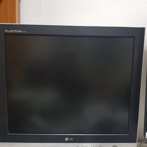 LG 19인치 모니터
LG 17인치 모니터 2대나 1대 팔아요