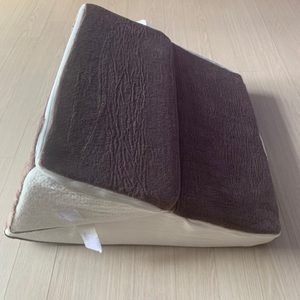 삼각 등받이 쿠션(각도 조절 가능)침대 쇼파 거실 등받이 독서, 휴대 등받이 판매합니다!