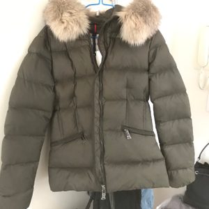 몽클 카키 패딩