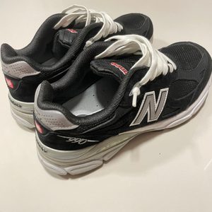 뉴발란스 990usa(w990bk3) 블랙 36사이즈 팝니다.