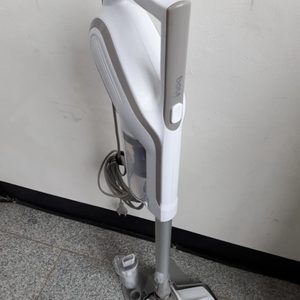 유선청소기,컴퓨터의자,책장두개,빨래건조대,전기밥솥,컴퓨터의자,수퍼싱글침대,화장대와의자,식기건조대,전기밥솥