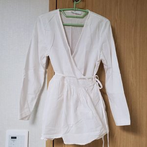 화이트 랩 블라우스 랩셔츠 풀랩 상의 새상품 랩스타일 블라우스