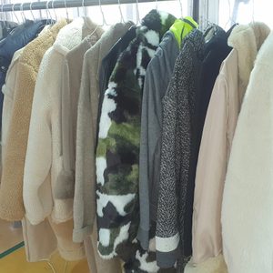 여자 겨울옷 1만원씩
딸옷이랑 제옷이랑
잘 안입는 옷 봄맞이 정리해요