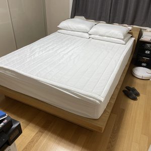 침대 프레임 디자이너스랩 (논현가구거리) 퀸 침대 판매합니다. (프레임+매트리스)
